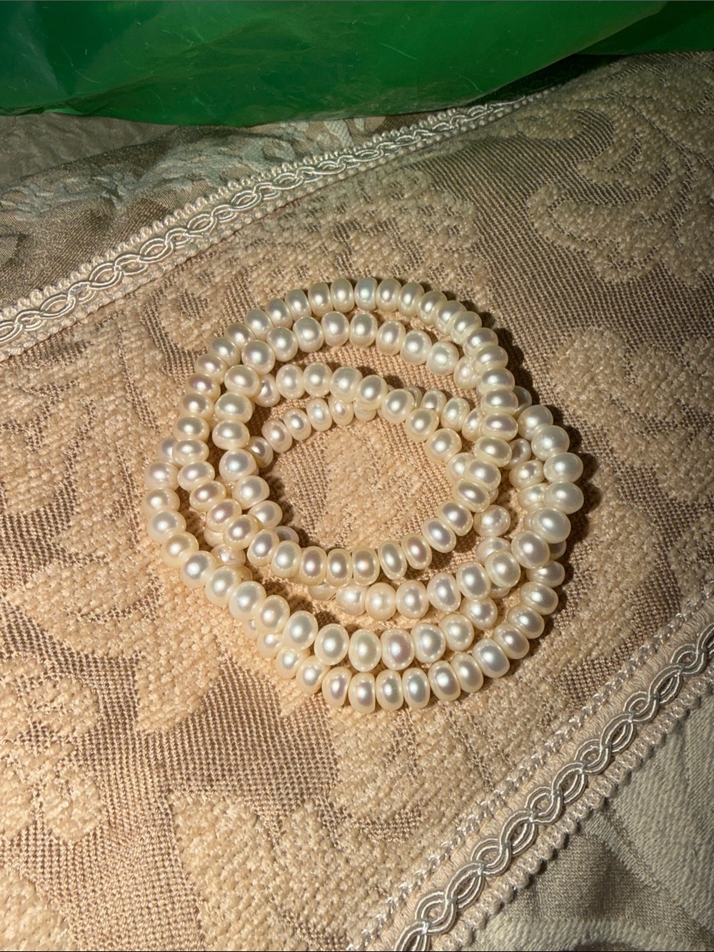 Set of four creamy pearls button style STRECH bracelets